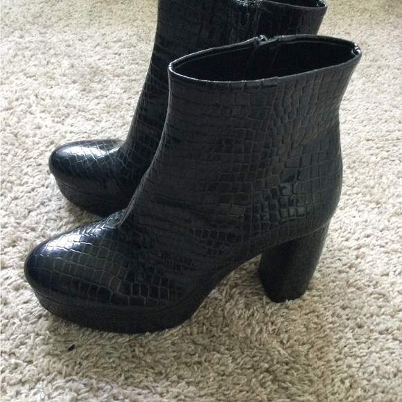 Glossed Faux Crocodile Platform Ankle Boots - Picture 13 of 16